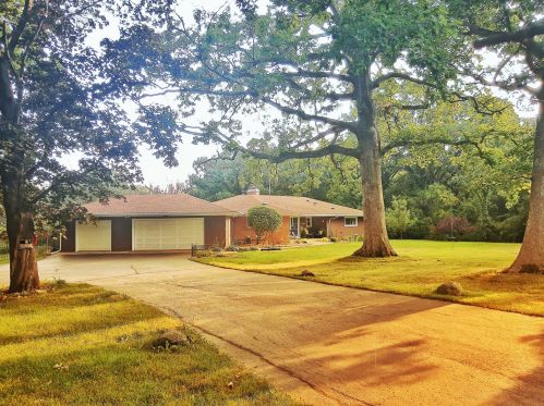 13313 Davis Rd, Bull Valley, IL 60098-7680