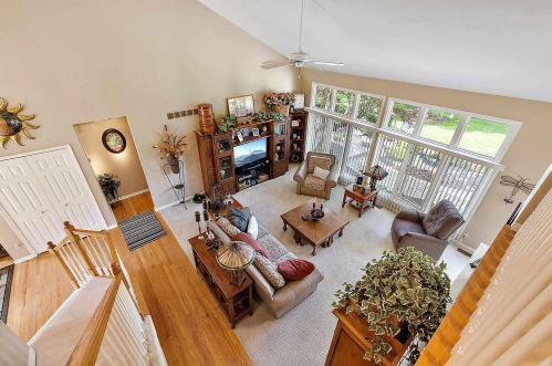 1039 Bloomview Cir, Rochester MI 48307-1728 exterior