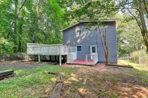 689 Lake Dr, Lithonia GA  30039-6683 exterior