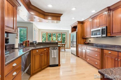 1069 Randall Rd, Meskegon MI 49441-4870 exterior