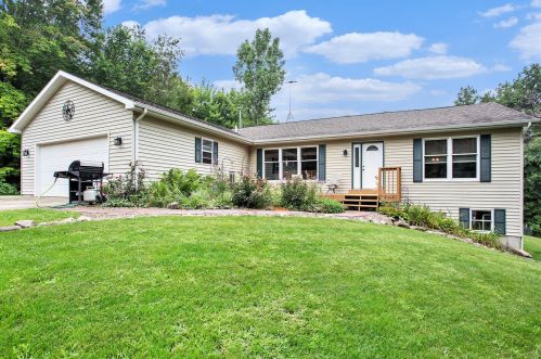 5293 Bartonville Rd, Belding, MI 48809-8714