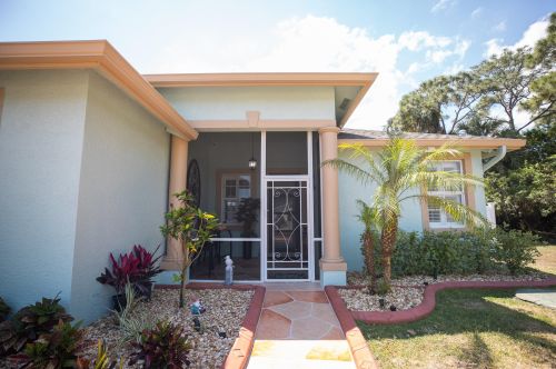 276 Ferris Dr, Fort Pierce FL 34983-8625 exterior