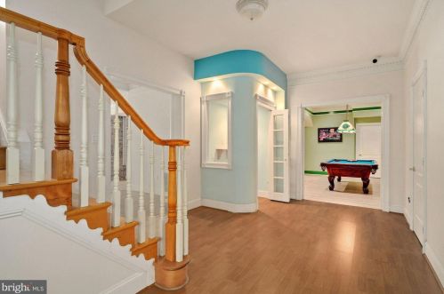 12705 Greenbriar Rd, Rockville MD 20854-6324 exterior