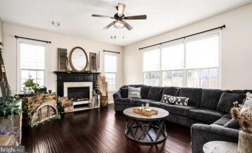 17 Fieldcrest Dr, Columbus NJ  08022-1959 exterior