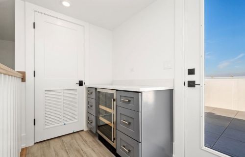 3014 Montrose Ave, Chicago IL 60618 exterior