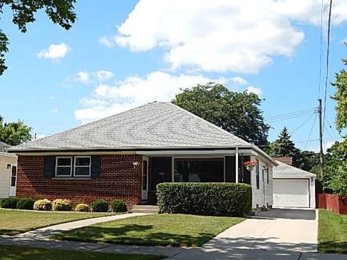 3787 73rd St, Milwaukee, WI 53216-1962