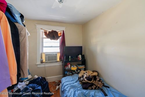 6 1 St, East Freehold NJ 07728-2453 exterior