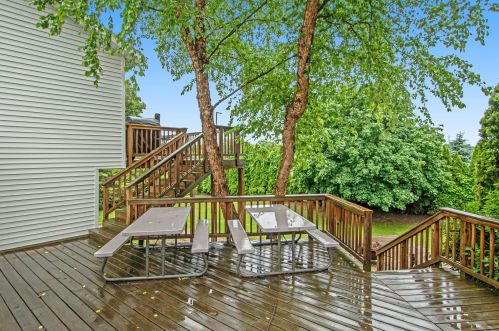 340 Riverwood Dr, Middlevle MI  49333-9092 exterior