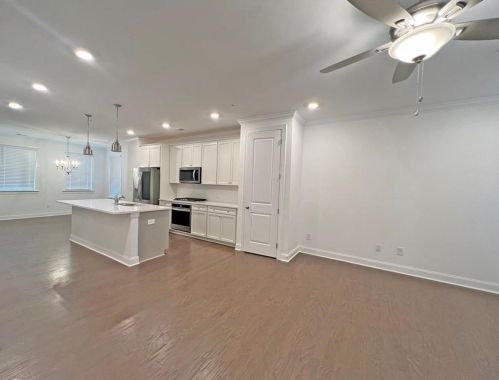 6574 Beacon Dr, Atlanta GA  30328-4204 exterior