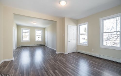 30 Glover Ave, West Paterson NJ 07424-2843 exterior