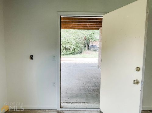 665 Corbin Lk Ct, Atlanta GA 30350-2015 exterior