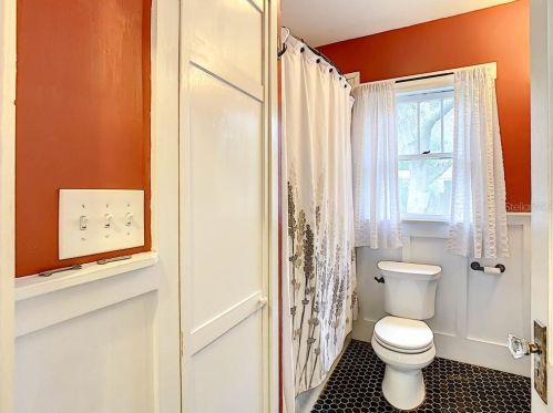 918 Shadowlawn Ave, Tampa FL 33603-2327 exterior