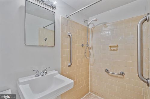 1730 Great Falls St, Mc Lean VA  22101-5063 exterior