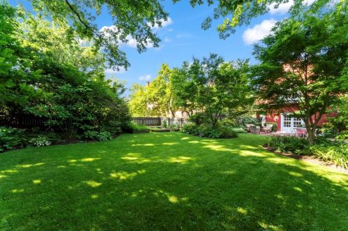 1521 Wightman St, Pittsburgh PA 15217-1407 exterior