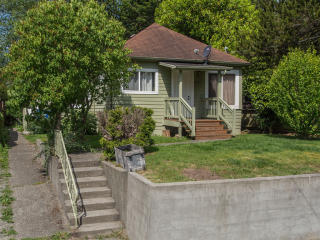 8521 14 Ave, Seattle WA  98108-4804 exterior