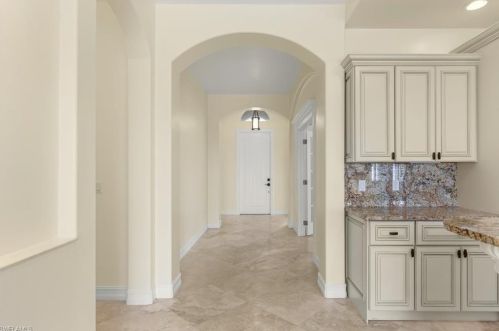 1430 Serrano Cir, Naples FL 34105-4952 exterior