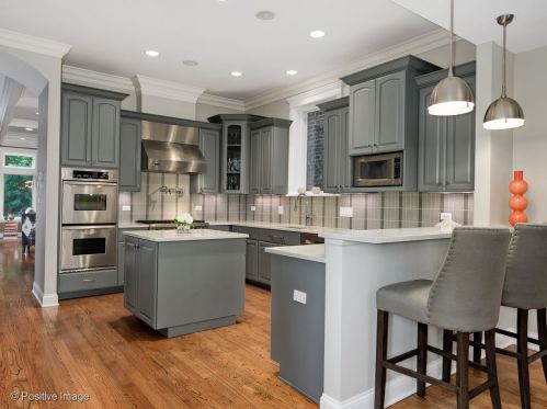 1707 Nelson St, Chicago IL 60657-3027 exterior