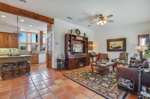 610 Crystal Crk Dr, Austin TX 78746-4728 exterior