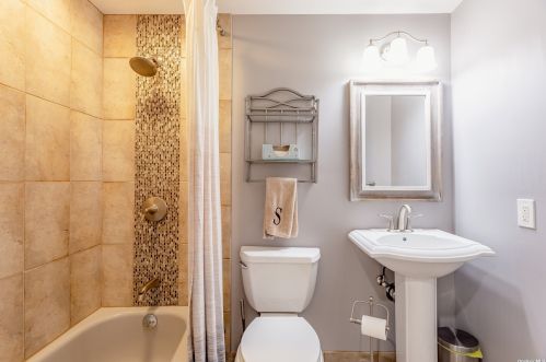 34 Fleetwood Rd, Commack NY 11725-1755 exterior