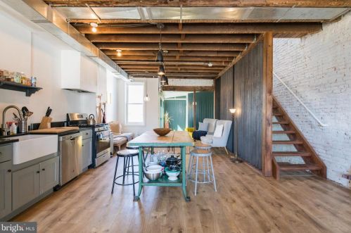 2026 Howard St, Philadelphia PA 19148-3334 exterior