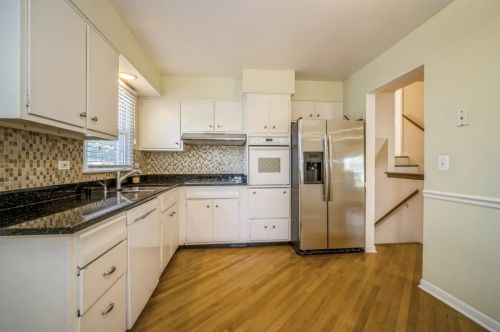 1621 Sunset Rdg Rd, Glenview IL 60025-2209 exterior