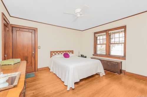 256 260th St, Bronx NY 10471-1822 exterior