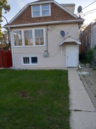 1900 59 Ave, Chicago IL 60804-2123 exterior