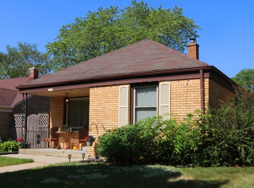 3223 80th St, Milwaukee, WI 53222-3803