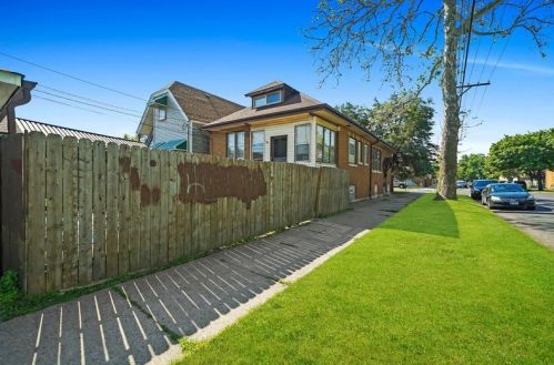 3356 60 St, Chicago IL 60629-4525 exterior