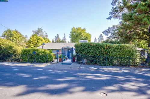 400 Cumberland Dr, Concord, CA 94523-4048