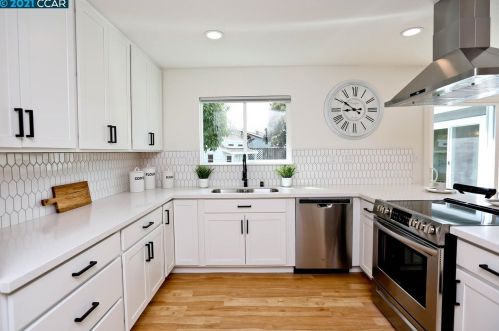 1869 Larkspur Ct, Concord CA 94519-1104 exterior