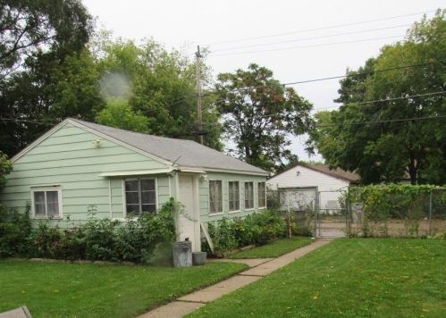 5230 29th St, Milwaukee, WI 53209-4813