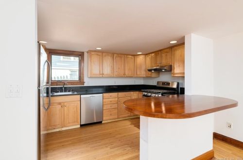 206 Milbank Ave, Greenwich CT 06830-6617 exterior