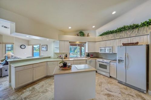 6791 Compton Ln, Naples FL 34104-7824 exterior