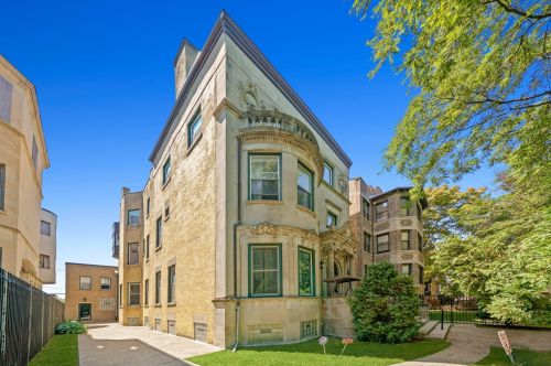 4720 King Dr, Chicago, IL 60615-1310