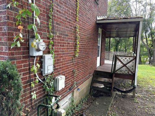 327 Elias Dr, Pittsburgh PA 15235-1710 exterior