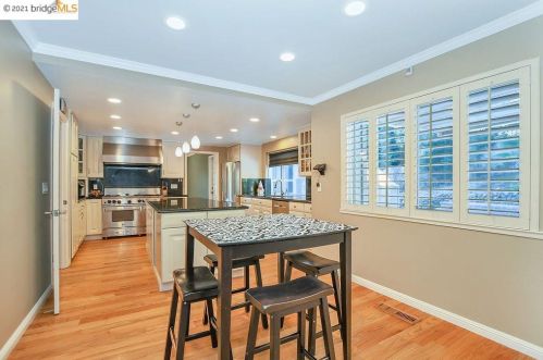 1180 Ridgemont Pl, Concord CA 94521-4831 exterior