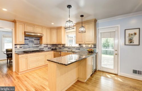 2998 Glenora Ln, Rockville MD 20850-3055 exterior