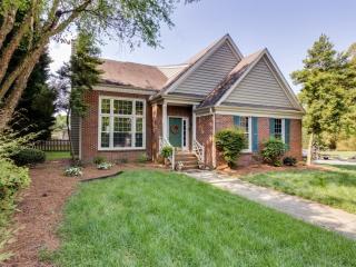 4823 Hickory Woods Dr, Greensboro, NC 27410-9161