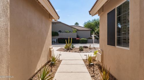 14015 33rd St, Phoenix AZ  85044-8715 exterior