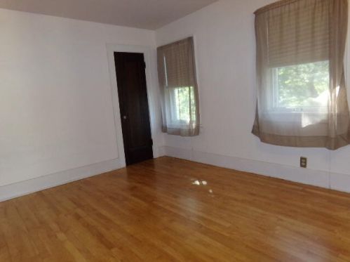 1416 Bank St, Kalamazoo MI 49001-2906 exterior