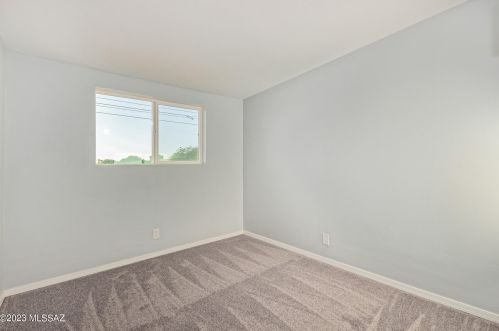 1343 Knox St, Tucson AZ 85705-2507 exterior