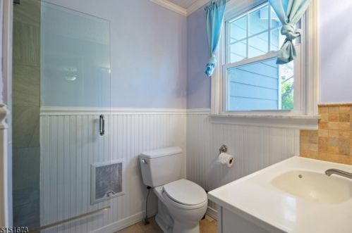 44 Roosevelt Blvd, Florham Park NJ  07932-2420 exterior