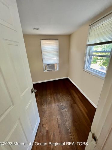 9 1 St, East Freehold NJ 07728-2440 exterior