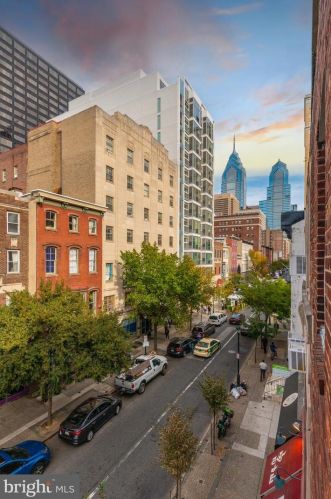 2032 Chestnut St, Philadelphia PA  19103-4411 exterior