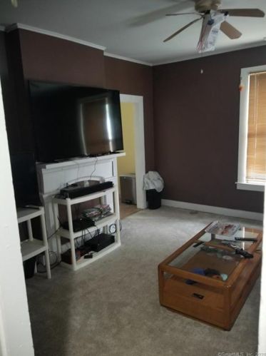 45 8 St, Derby CT 06418-1247 exterior