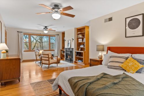 9360 Sleepy Hollow Ln, Milwaukee WI  53217-1242 exterior