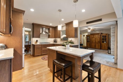 9295 Pearlette Ln, Milwaukee, WI 53223-1629