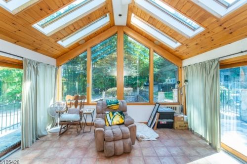 10 Lawrence Rd, Dover NJ 07869-3106 exterior