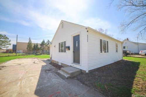 321 Elm St, Lake Nepessing, MI 48446-2528